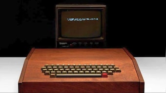 Apple computer, built by Steve Jobs and Steve Wozniak, may fetch up to $600,000 at auction