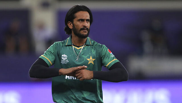 T20 World Cup 2021: Hasan Ali apologises for his costly drop catch, urges fans to continue supporting him T20 World Cup 2021: Hasan Ali apologises for his costly drop catch, urges fans to continue supporting him