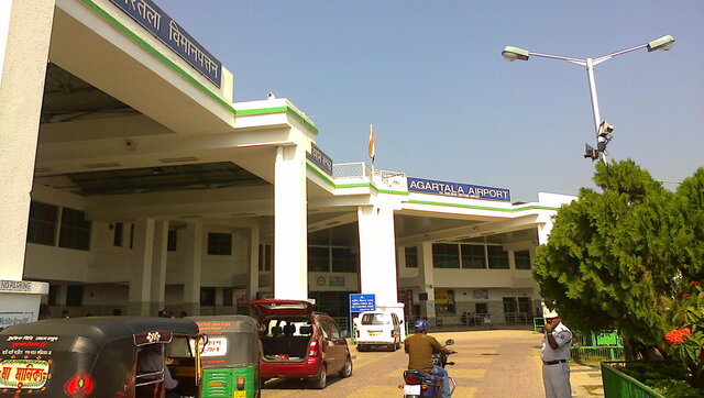 Abandoned bag triggers bomb scare at Agartala airport ahead of Abhishek Banerjee's visit Abandoned bag triggers bomb scare at Agartala airport ahead of Abhishek Banerjee's visit