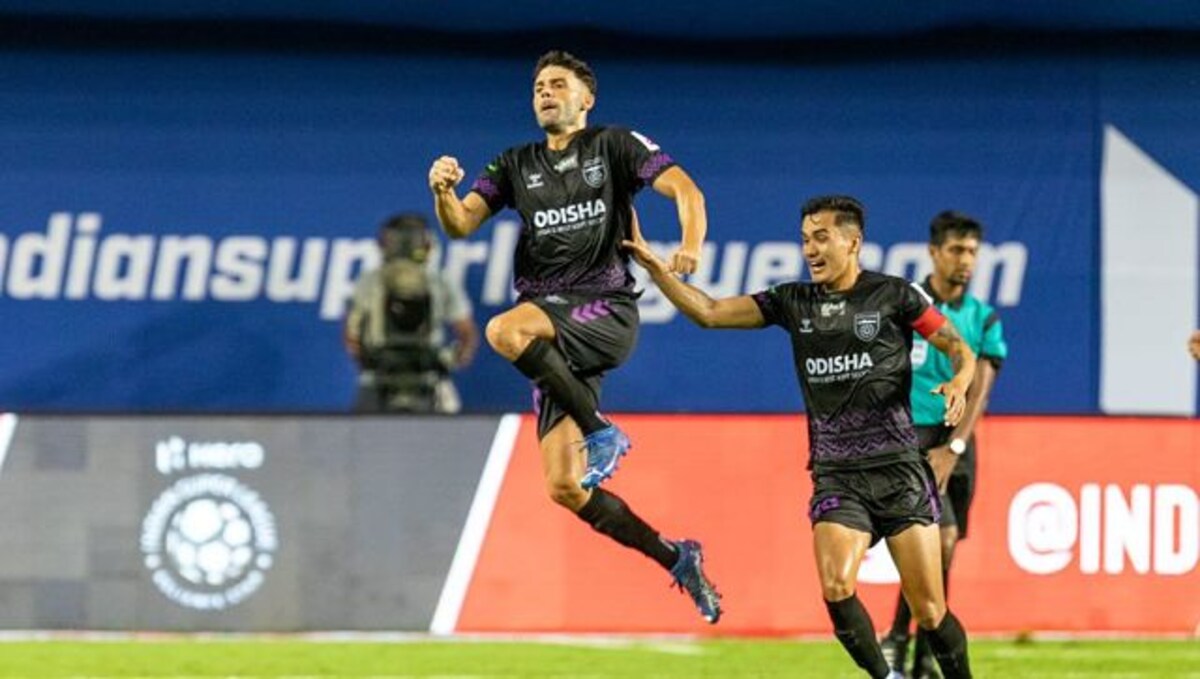 ISL 2021-22: Javi Hernandez' brace seals Odisha FC's historic 3-1 win over  Bengaluru FC-Sports News , Firstpost