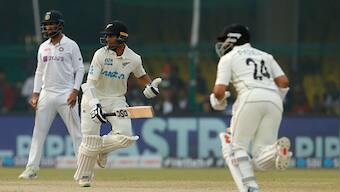 'Drawing a Test is an art': Twitter lauds Kiwis for hard fought draw against India in Kanpur Test