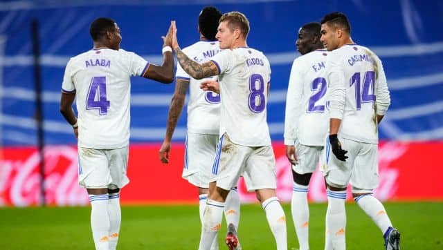  Real Madrid's Toni Kroos celebrates after scoring the opening goal during a Spanish La Liga soccer match between Real Madrid and Rayo Vallecano at the Bernabeu stadium in Madrid, Spain, Saturday, Nov. 6, 2021. (AP Photo/Manu Fernandez)