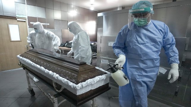 'A village vanishes daily in Romania': Morgues, hospitals struggle with COVID-19 deaths 'A village vanishes daily in Romania': Morgues, hospitals struggle with COVID-19 deaths