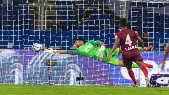 ISL 2021-22: NorthEast United FC, Kerala Blasters FC share points in intense goalless draw