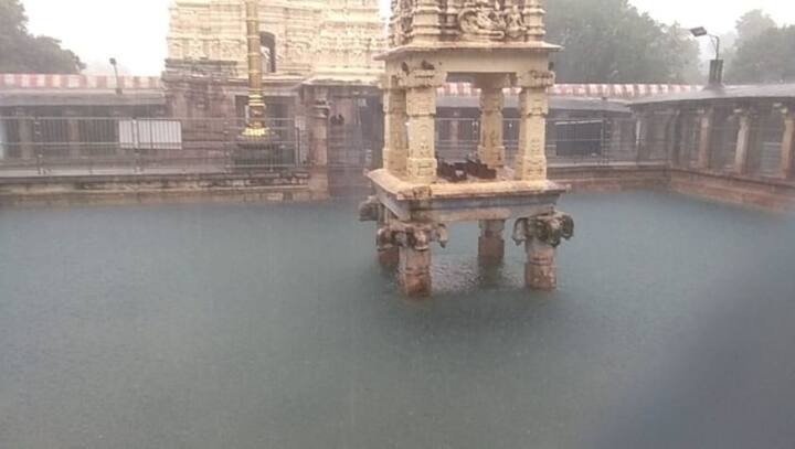 Andhra Pradesh: Roads damaged, trains cancelled due to heavy flooding; cracks in largest reservoir spark fear