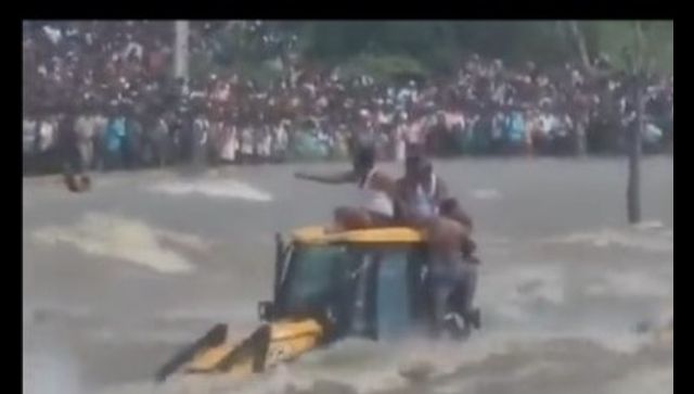 Watch: Dramatic rescue in Andhra Pradesh using chopper, JCB earthmover and ziplines to rescue 10 people Watch: Dramatic rescue in Andhra Pradesh using chopper, JCB earthmover and ziplines to rescue 10 people