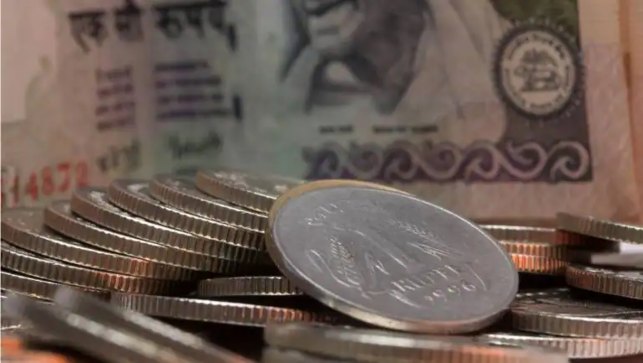Rare Re 1 coin from 1985 can help you earn Rs 2.5 lakh; here's all you need to know Rare Re 1 coin from 1985 can help you earn Rs 2.5 lakh; here's all you need to know