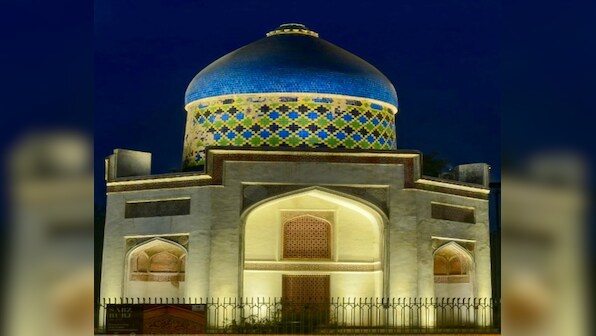New Delhi’s marooned mausoleum finds the light!