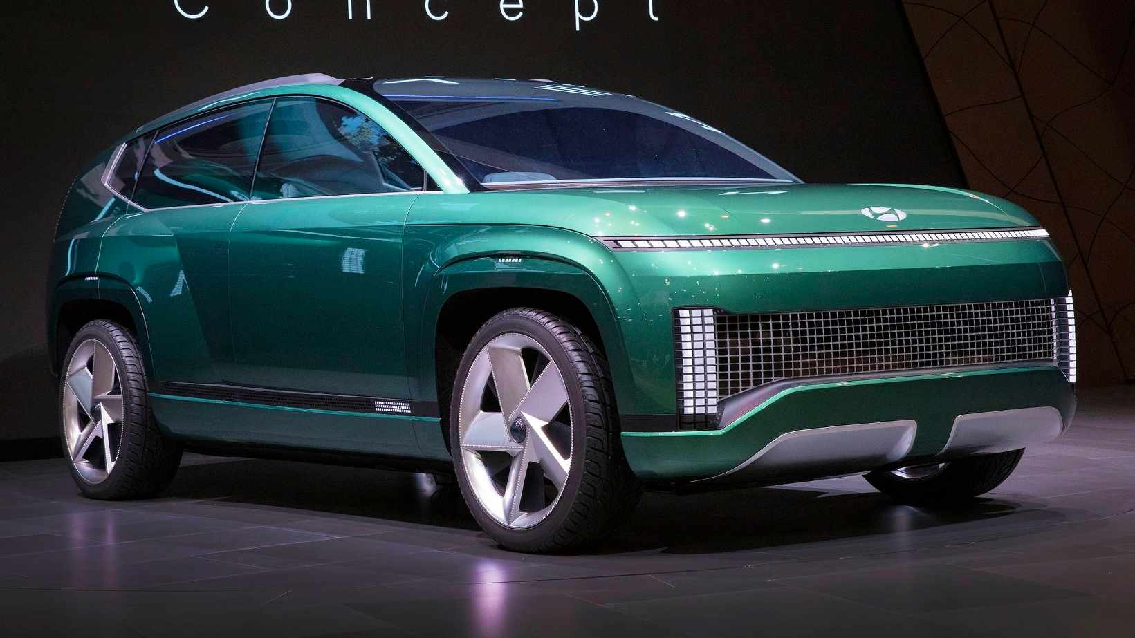 Hyundai Ioniq Seven electric SUV concept debuts in LA with sofa-style third row, 77-inch roof display Hyundai Ioniq Seven electric SUV concept debuts in LA with sofa-style third row, 77-inch roof display