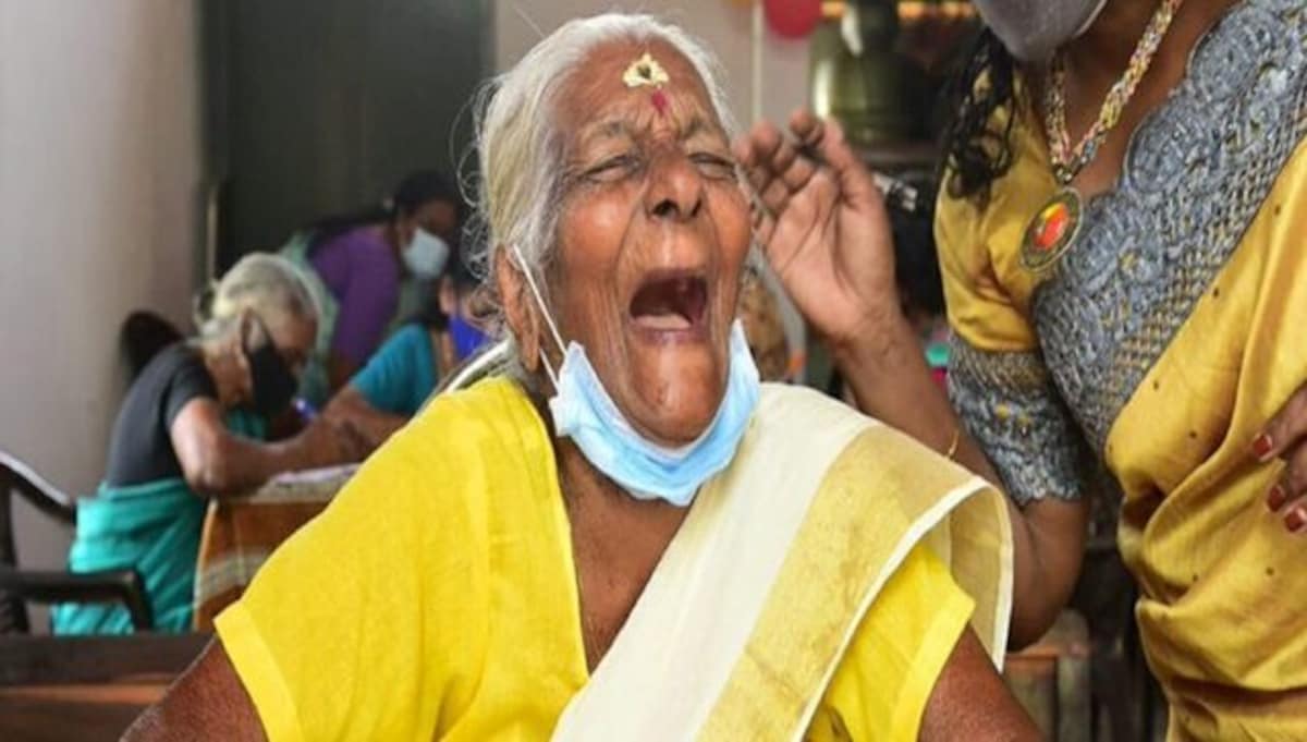 Kerala 104 Year Old Woman Scores Out Of 100 On Literacy Test Netizens Applaud Her Determination