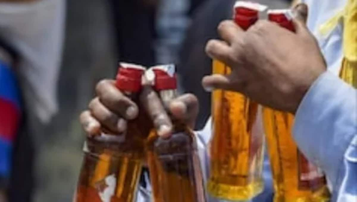 बिहार में 8 लोगो की जहरीली शराब से हुई मौत!, दो की हालत नाजुक- 8 people died of spurious liquor in Bihar, condition of two critical