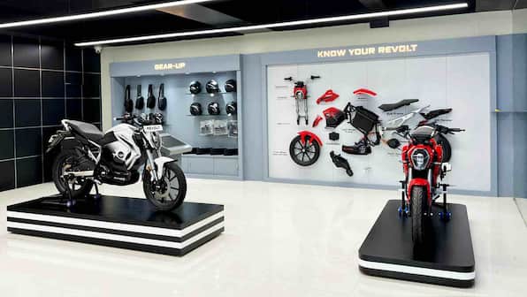 Revolt Motors reduces battery warranty of RV400 electric motorcycle, hikes prices: Here are the details