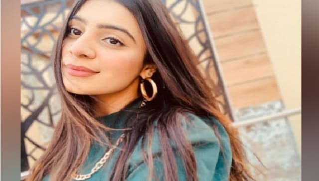 Pakistani model deletes bareheaded photos at Kartarpur Sahib, apologises for hurting religious sentiments Pakistani model deletes bareheaded photos at Kartarpur Sahib, apologises for hurting religious sentiments