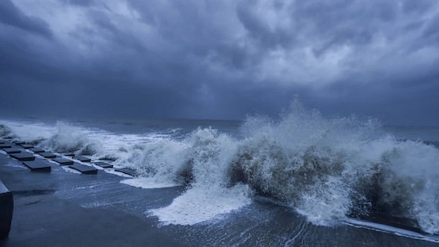Cyclone won't make landfall in Odisha or Andhra Pradesh, to move parallel to coast, says IMD Cyclone won't make landfall in Odisha or Andhra Pradesh, to move parallel to coast, says IMD