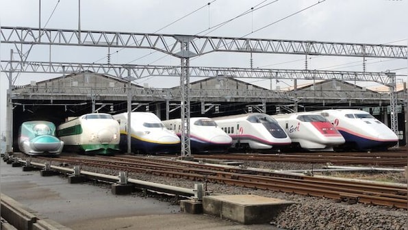 Japanese train driver sues employer for docking $0.50 from wages over a minute delay