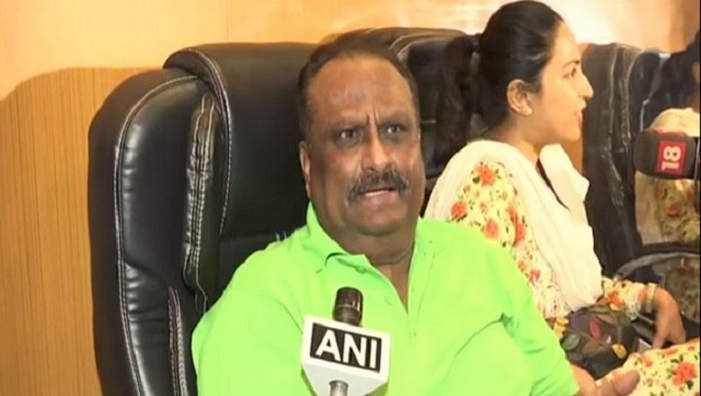 Sameer Wankhede's father files police complaint against Nawab Malik for making ‘false and derogatory’ remarks Sameer Wankhede's father files police complaint against Nawab Malik for making ‘false and derogatory’ remarks
