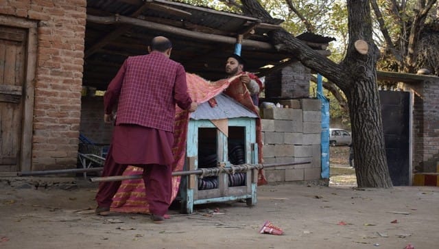  Relatives decorating the palanquin as they ready to set off for bride's home. Image courtesy: Mudasir Rawloo