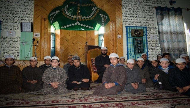 Pashtun children inside the mosque for a Quranic lecture in their language. Image courtesy: Mudasir Rawloo 