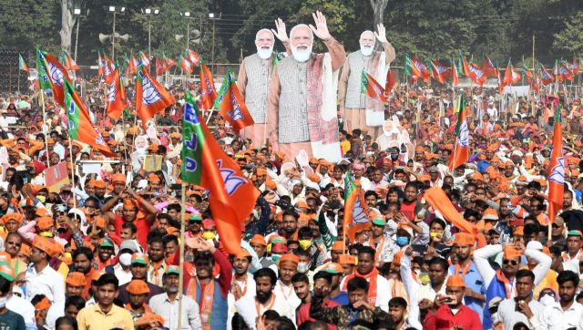 PM Modi inaugurates development projects in Gorakhpur, lauds CM Yogi led UP govt PM Modi inaugurates development projects in Gorakhpur, lauds CM Yogi led UP govt