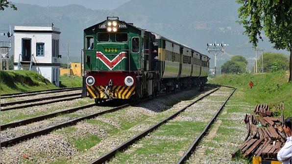 Pakistan train driver, his assistant halt locomotive to buy yoghurt, both get suspended