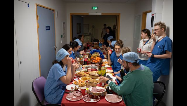 COVID-19 Christmas in France: A mix of fear, fatigue and loving care ICUs run out of space COVID-19 Christmas in France: A mix of fear, fatigue and loving care ICUs run out of space