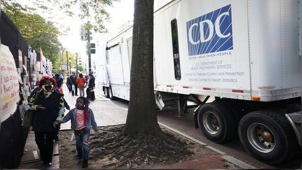 US health agency recommends shorter COVID-19 isolation, quarantine amid surging cases