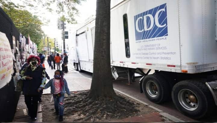 US health agency recommends shorter COVID-19 isolation, quarantine amid surging cases