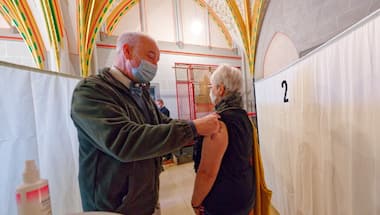 COVID-19 pandemic puts a damper on Christmas again around the world