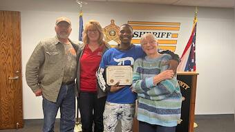 Ohio man nabs thief fleeing with elderly woman's purse, awarded Citizen’s Award