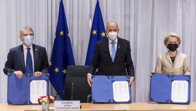 European Union leaders hope fresh talks, not sanctions, will avert Ukraine war European Union leaders hope fresh talks, not sanctions, will avert Ukraine war