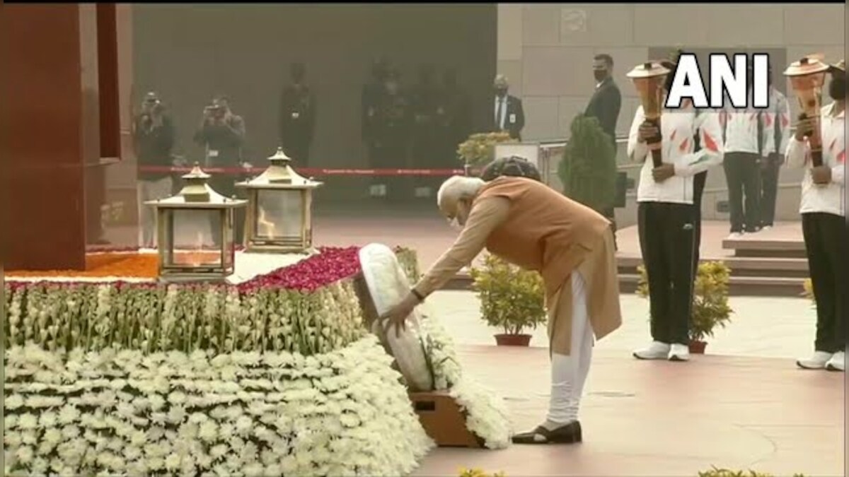 Swarnim Vijay Diwas: Narendra Modi lays wreath at war memorial, says 'we fought and defeated oppressive forces'