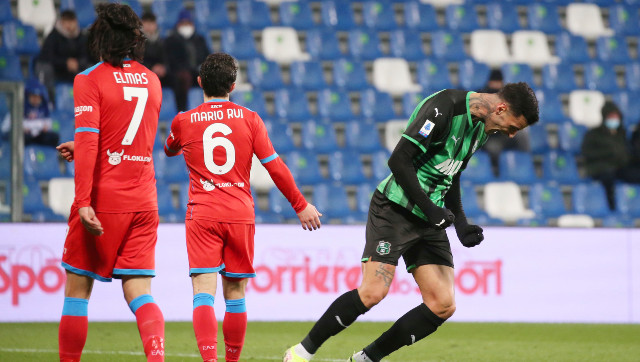 Serie A: Milan clubs breathing down Napoli's neck after league leaders waste two-goal lead against Sassuolo Serie A: Milan clubs breathing down Napoli's neck after league leaders waste two-goal lead against Sassuolo