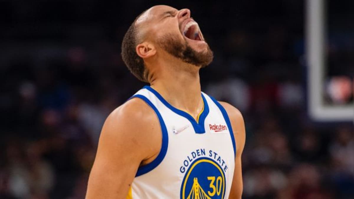 NBA: Stephen Curry embracing roar of crowds in record-breaking 3-pointer quest