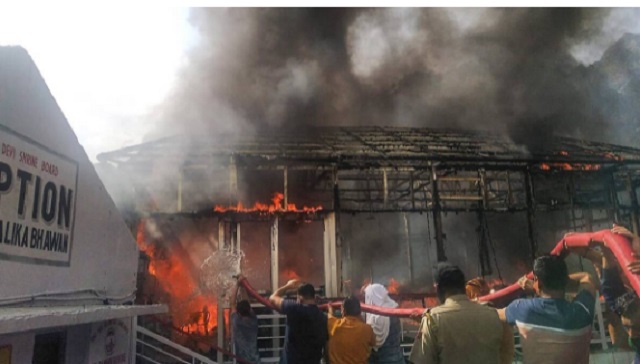 Massive fire breaks out at Vaishno Devi shrine forest area, no casualty reported Massive fire breaks out at Vaishno Devi shrine forest area, no casualty reported