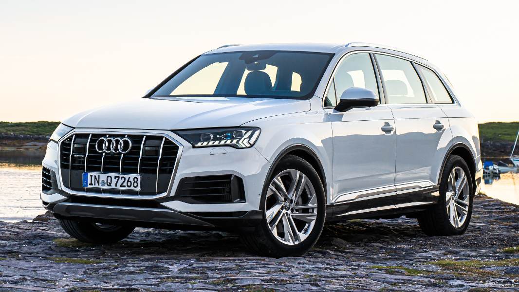 Audi Q7 facelift to finally be launched in India in 2022, three-row SUV to return in petrol-only guise Audi Q7 facelift to finally be launched in India in 2022, three-row SUV to return in petrol-only guise