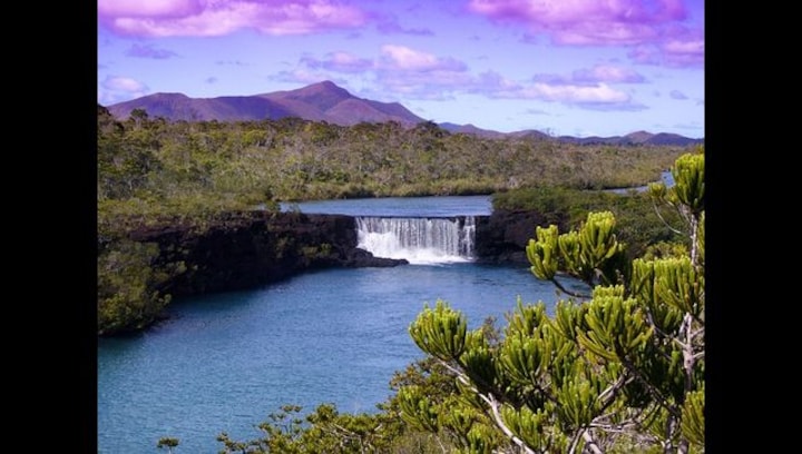 To stay with France, or not? New Caledonia holds independence vote