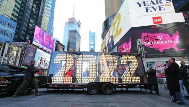 New York scales back Times Square New Year’s Eve party amid Omicron COVID-19 variant surge New York scales back Times Square New Year’s Eve party amid Omicron COVID-19 variant surge