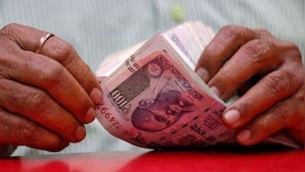 Rupee falls 10 paise to 75.22 against US dollar in early trade