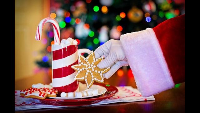 Watch: Santa Claus distributes gifts to children in Peru hospital by getting on firefighters’ ladder Watch: Santa Claus distributes gifts to children in Peru hospital by getting on firefighters’ ladder