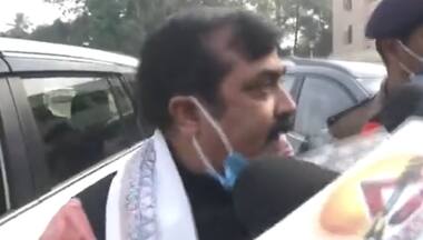 Watch: Bihar minister threatens policemen with suspension for stopping his car