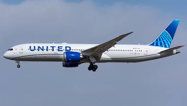 United Airlines makes history, operates first commercial flight using 100% sustainable fuel in one of two engines