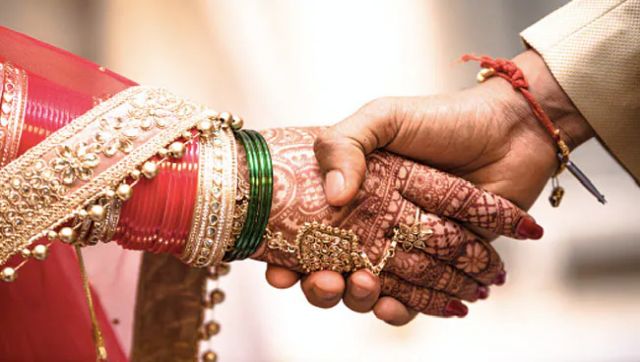 Watch: Groom touches bride's feet during wedding ritual, internet in love with them Watch: Groom touches bride's feet during wedding ritual, internet in love with them