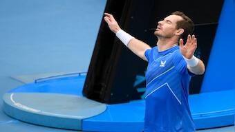 Australian Open 2022: Murray turns back the clock as Raducanu beats Stephens on tournament debut