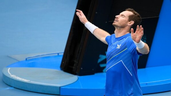 Australian Open 2022: Murray turns back the clock as Raducanu beats Stephens on tournament debut