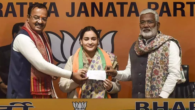 UP polls: 'Will remain Mulayam Yadav's daughter-in-law', says Aparna Yadav; campaigns for BJP in Lucknow UP polls: 'Will remain Mulayam Yadav's daughter-in-law', says Aparna Yadav; campaigns for BJP in Lucknow