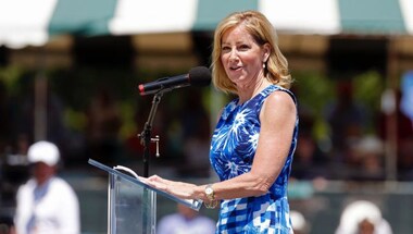 Tennis great Chris Evert reveals ovarian cancer diagnosis