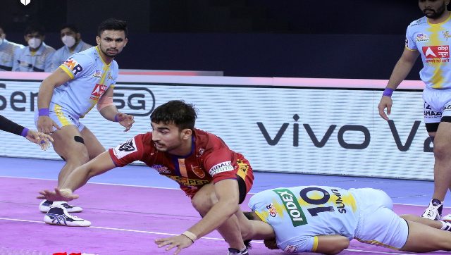 Pro Kabaddi League 2021-22: Naveen Kumar guides Dabang Delhi to 37-33 win over UP Yoddha, U Mumba beat Telugu Titans 48-38 Pro Kabaddi League 2021-22: Naveen Kumar guides Dabang Delhi to 37-33 win over UP Yoddha, U Mumba beat Telugu Titans 48-38