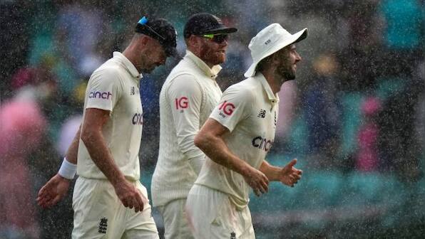 Ashes 2021-22: England fight back in rain-hit fourth Test in Sydney