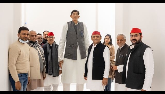 Dharmendra Pratap Singh joins SP ahead of UP polls: Meet India's 'tallest leader' Dharmendra Pratap Singh joins SP ahead of UP polls: Meet India's 'tallest leader'