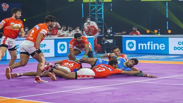 Pro Kabaddi League 2021-22: Gujarat Giants eke out thrilling win against Tamil Thalaivas Pro Kabaddi League 2021-22: Gujarat Giants eke out thrilling win against Tamil Thalaivas